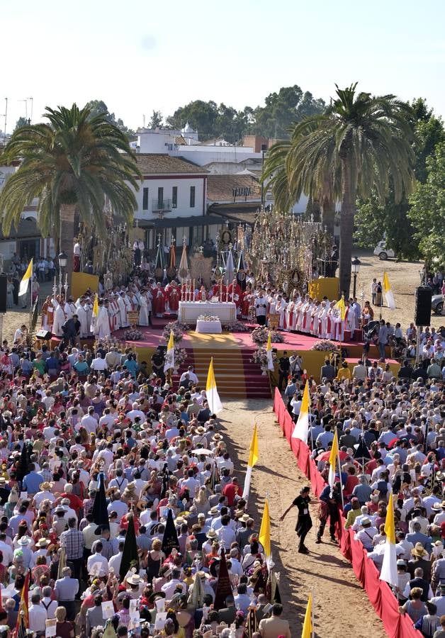 El Rocío 2018: Domingo de devoción y lluvia en la aldea