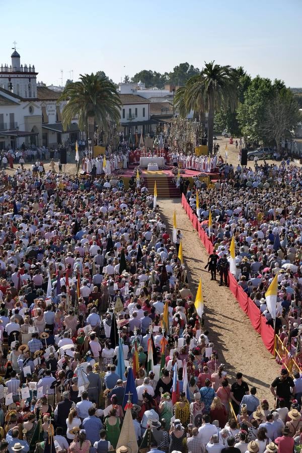 El Rocío 2018: Domingo de devoción y lluvia en la aldea