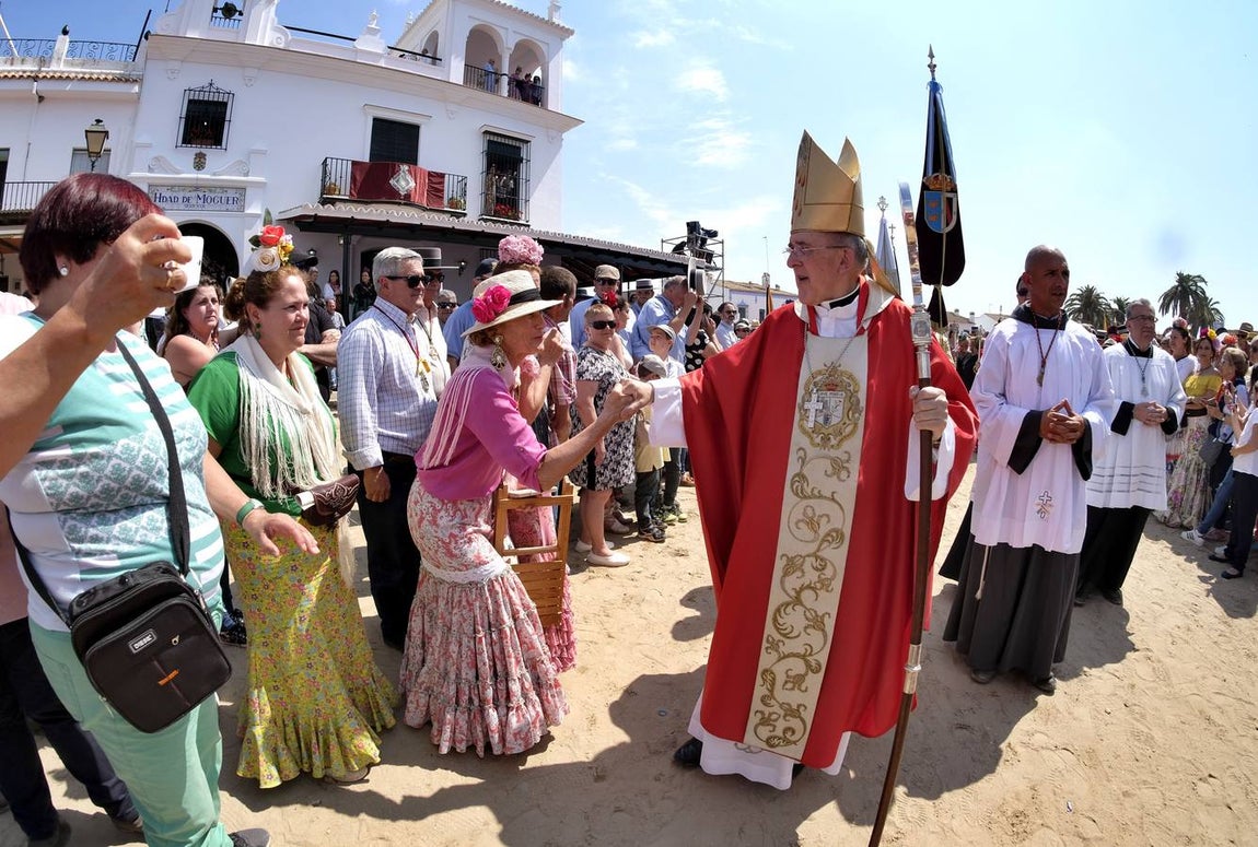 El Rocío 2018: Domingo de devoción y lluvia en la aldea