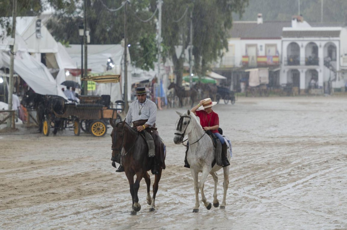 Chaparrones de mayo en el Rocío