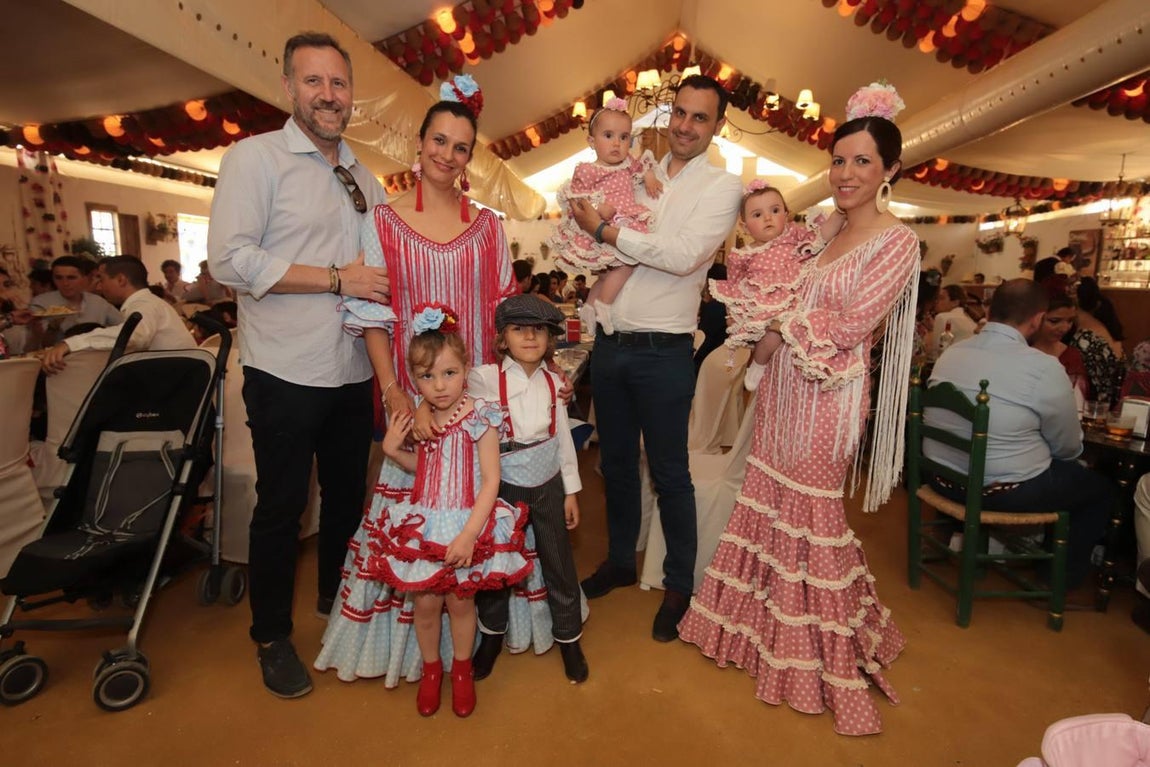 Ambiente de las casetas el sábado de Feria de Córdoba