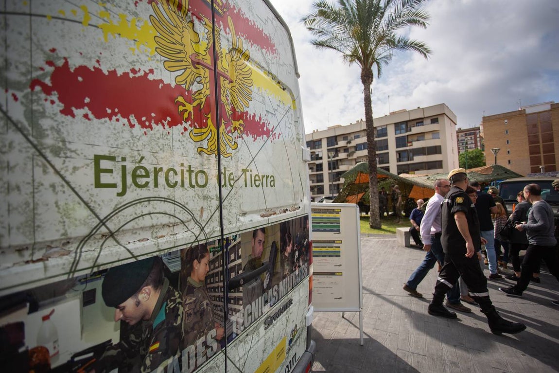 Jornada de convivencia entre las Fuerzas Armadas y niños ingresados en el Hospital Virgen del Rocío de Sevilla