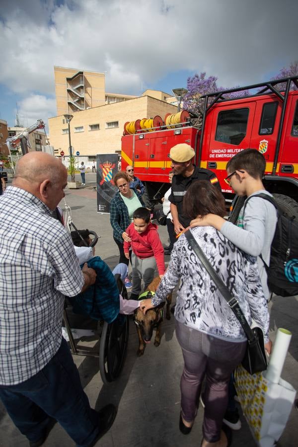 Jornada de convivencia entre las Fuerzas Armadas y niños ingresados en el Hospital Virgen del Rocío de Sevilla