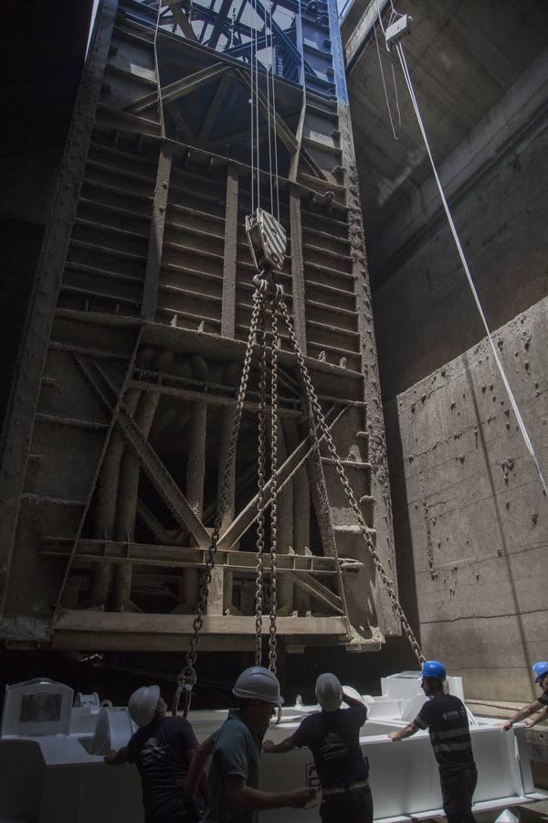 En las tripas de la gran esclusa del Guadalquivir