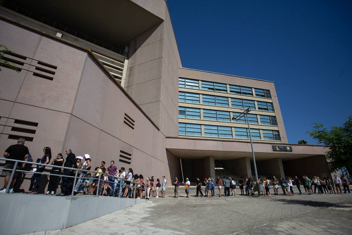 Fotogalería: ¿Has ido al casting de La Peste en Sevilla? Búscate