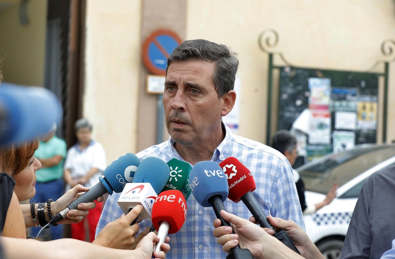 En imágenes, la concentración en Pilas por los asesinatos de Pau