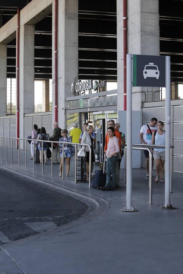 La huelga de los taxis deja en Córdoba paradas vacías