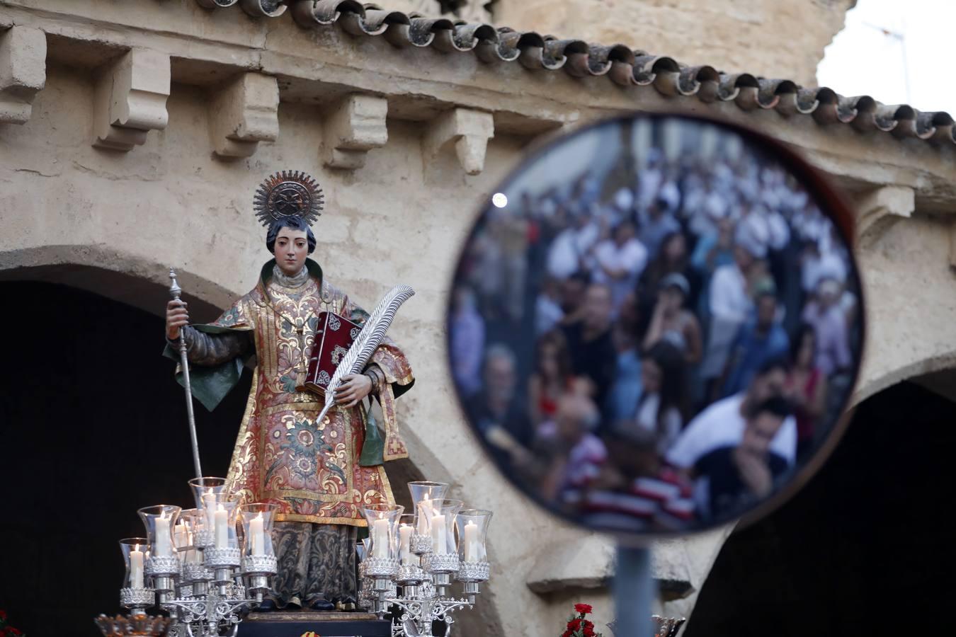 La procesión de San Lorenzo por su barrio, en imágenes