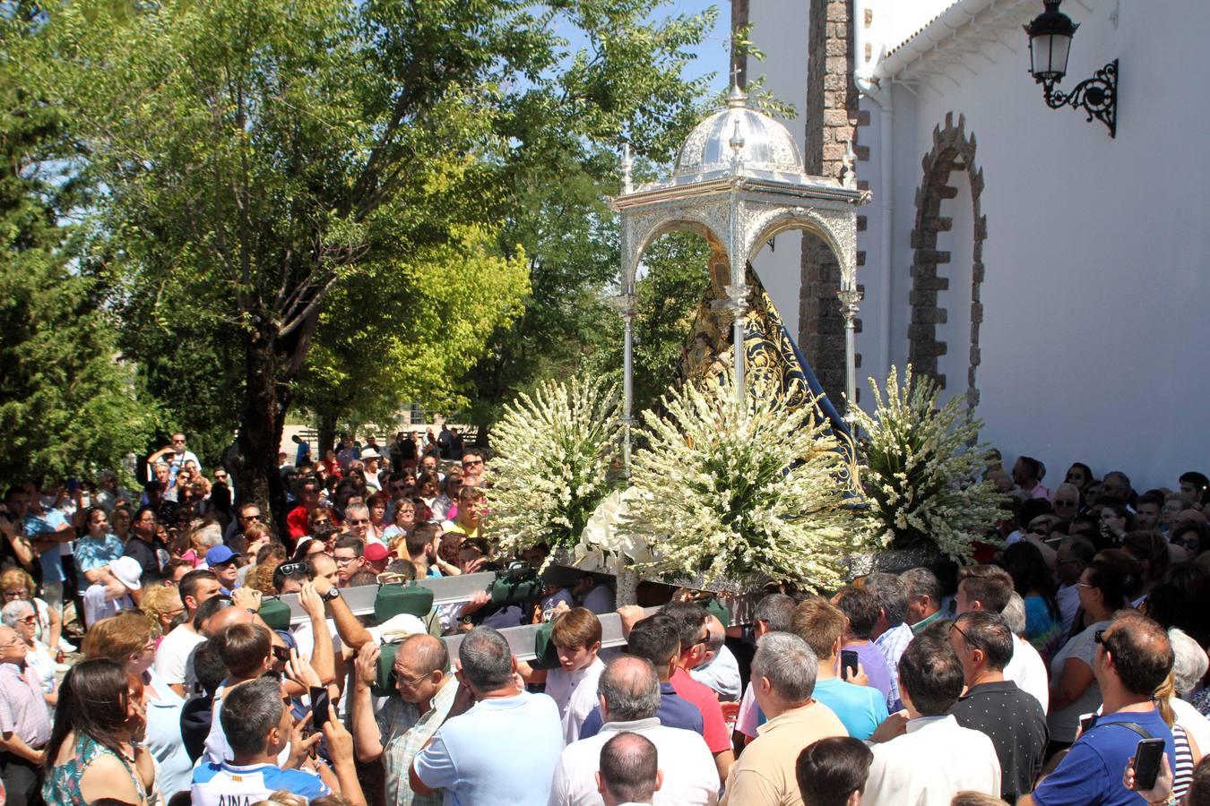 La procesión de la Virgen de la Sierra de Cabra, en imágenes