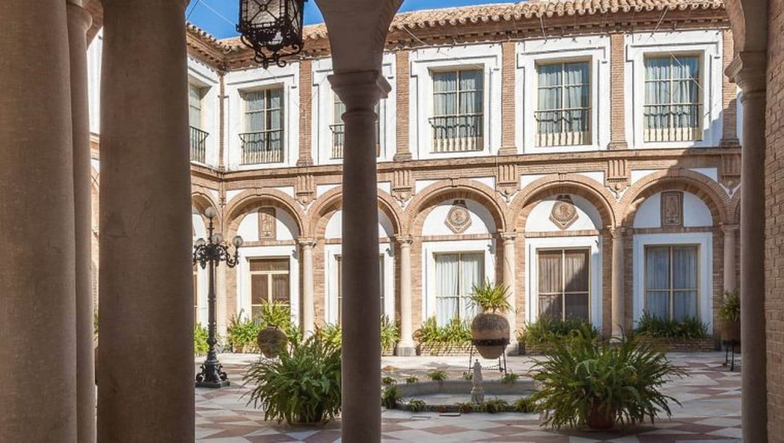 Descubre las imágenes más desconocidas del Palacio de Torres Cabrera de Córdoba