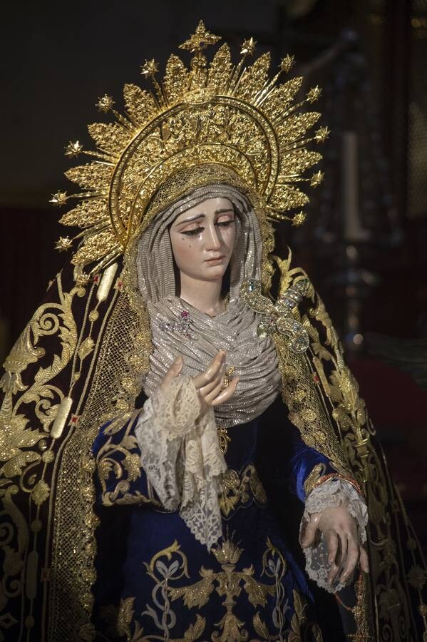 Galería del besamanos extraordinario de la Virgen de la Victoria de las Cigarreras