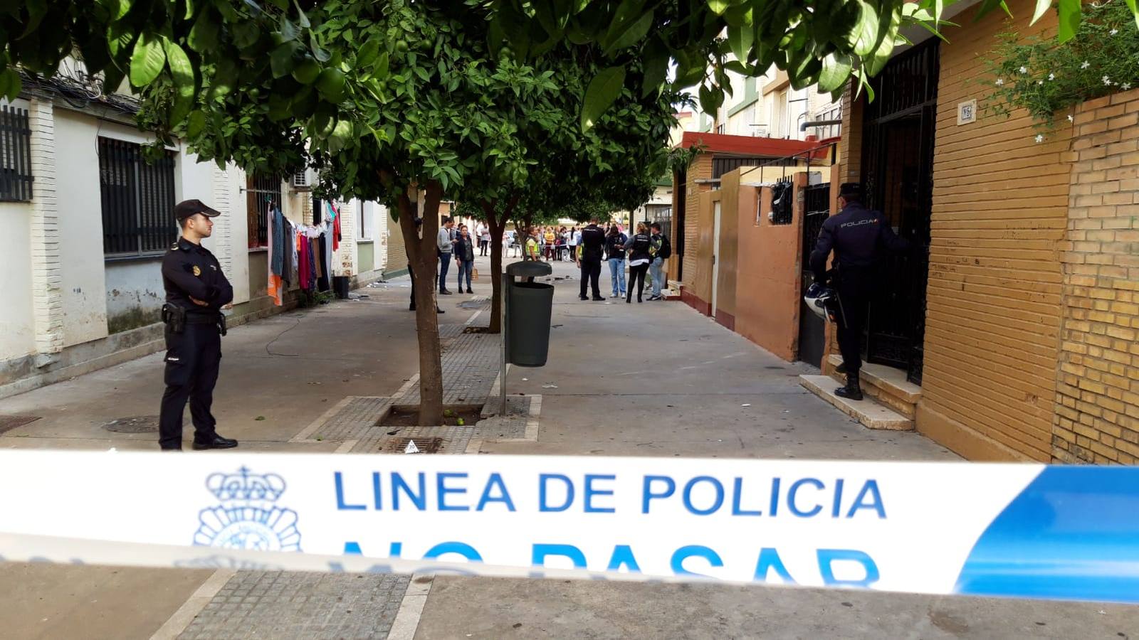 En imágenes, una mujer muere apuñalada en Los Pajaritos de Sevilla