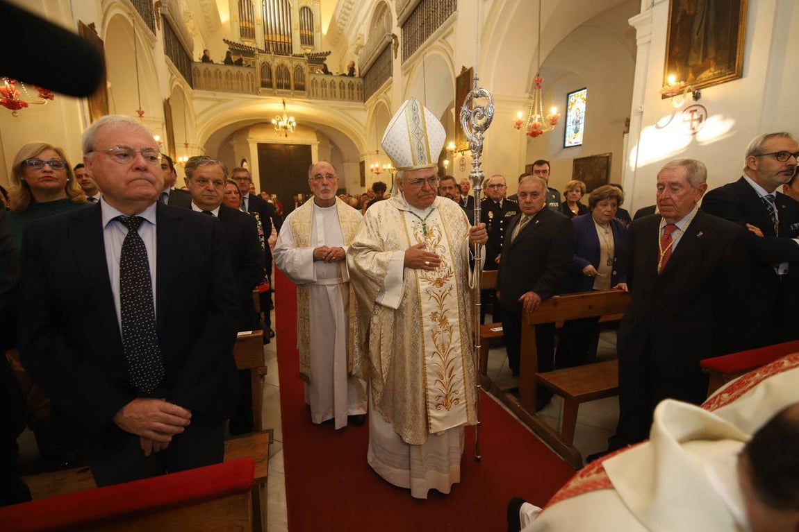La misa del obispo de Córdoba ante San Rafael, en imágenes