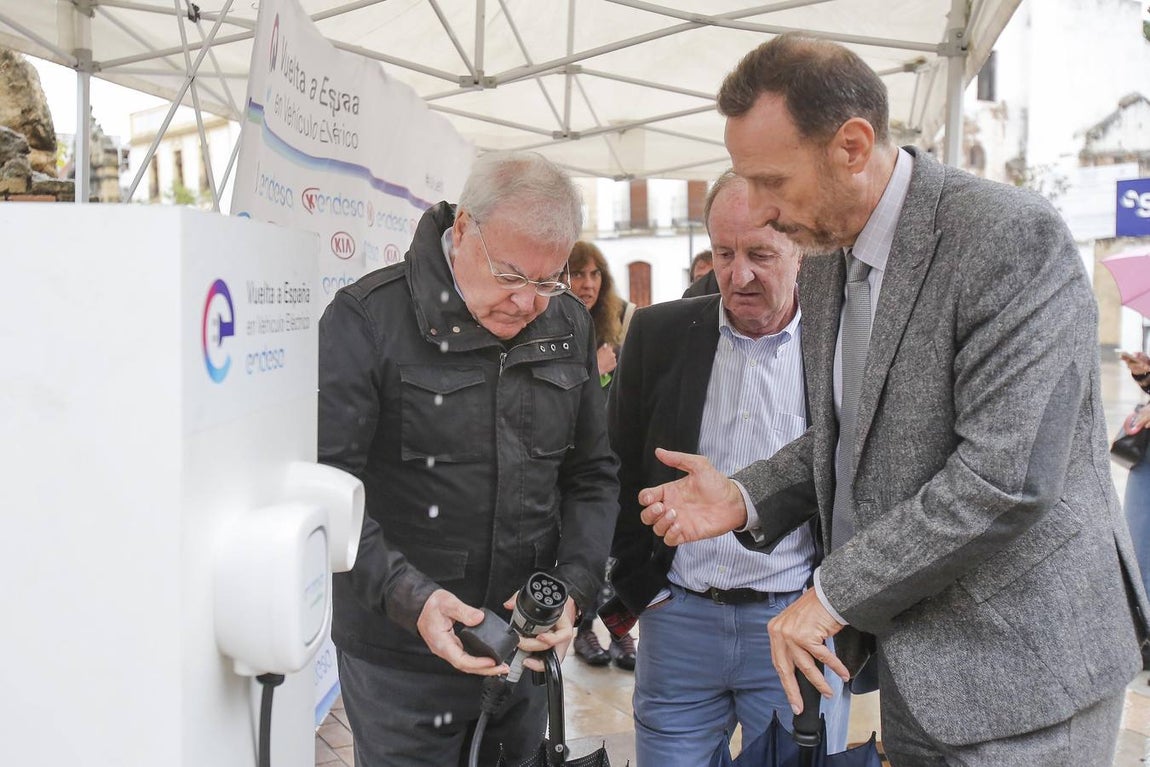 La ruta del coche eléctrico de Endesa llega a Córdoba, en imágenes