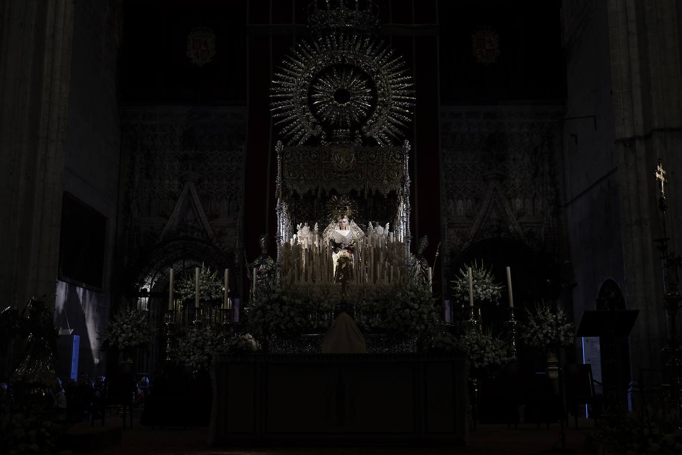 En imágenes, la Esperanza de Triana en el Altar del Jubileo de la Catedral