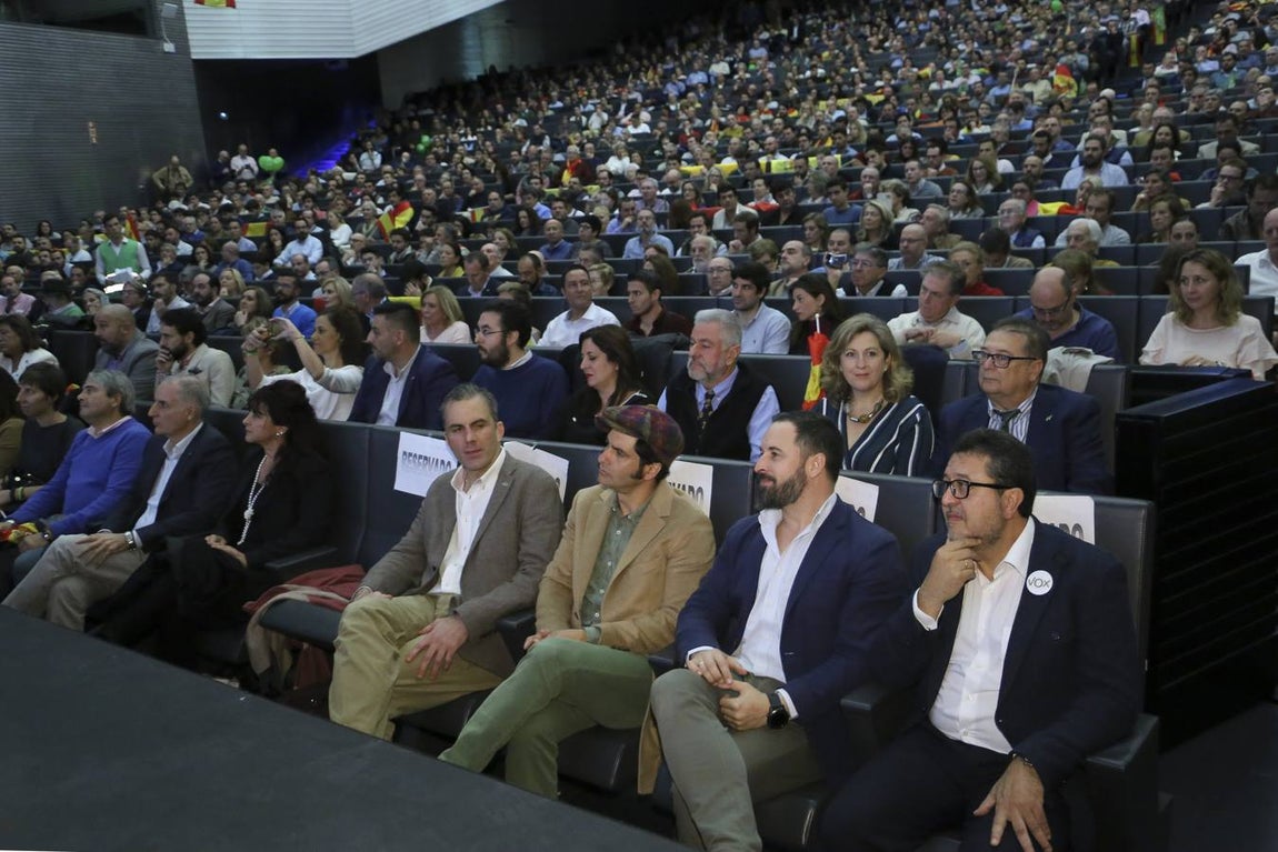 VOX reúne a casi 3.000 sevillanos en su mitin de Fibes