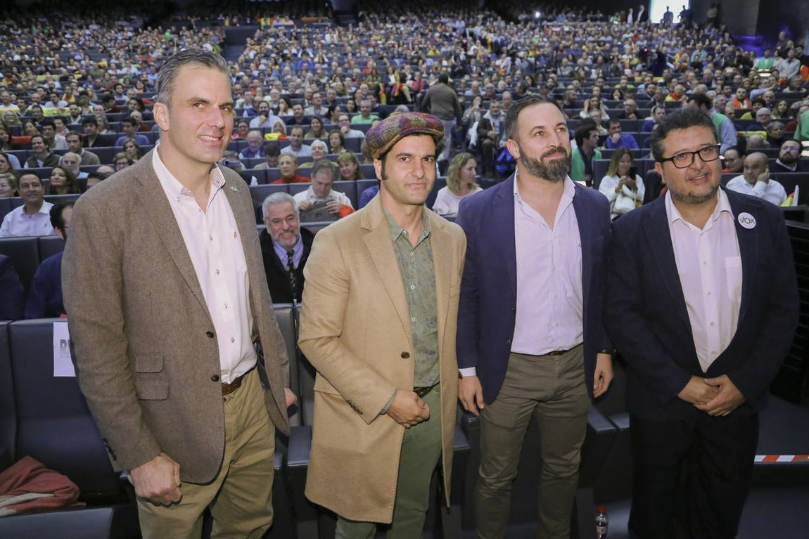 VOX reúne a casi 3.000 sevillanos en su mitin de Fibes
