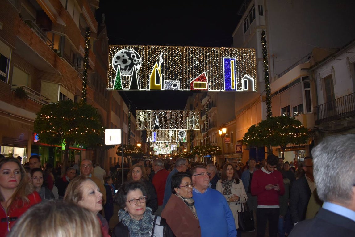 La iluminación navideña de Puente Genil, en imágenes