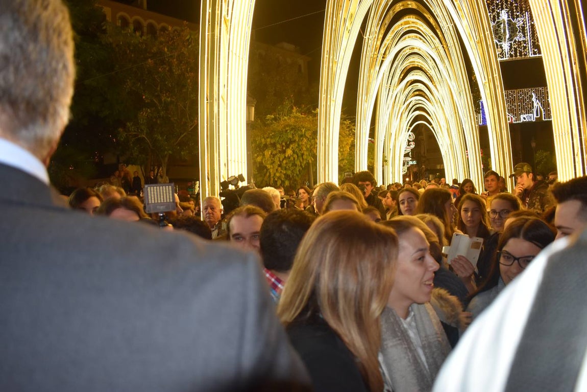 La iluminación navideña de Puente Genil, en imágenes