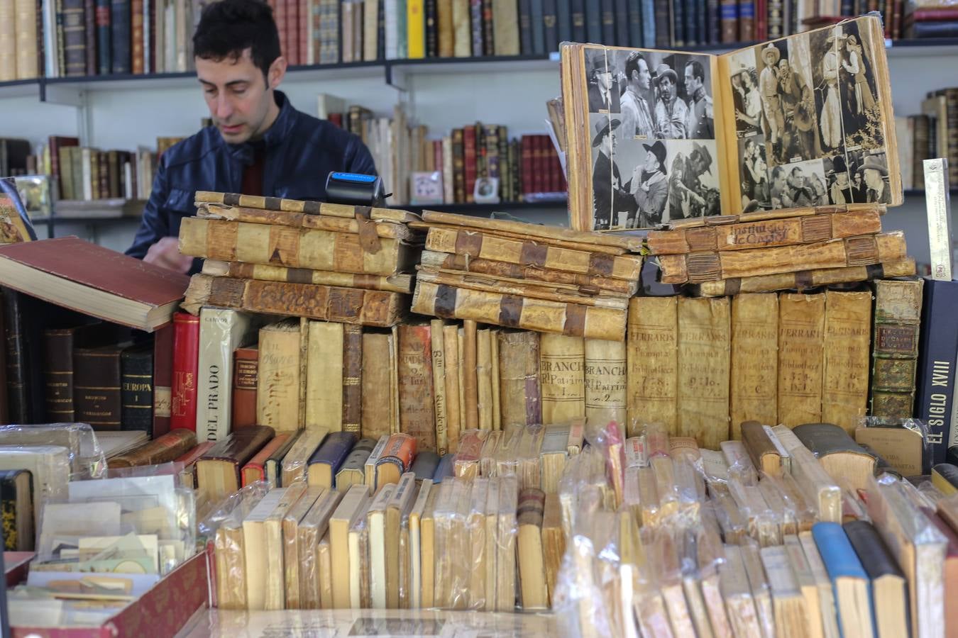 Jornada inaugural de la Feria del Libro Antiguo de Sevilla