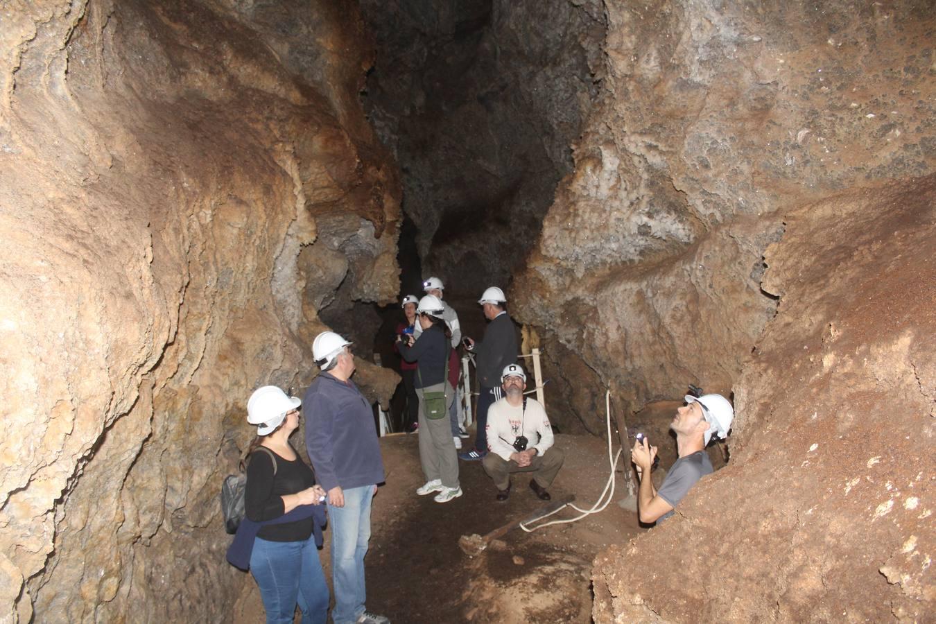 La reapertura de la Cueva del Yeso de Baena, en imágenes