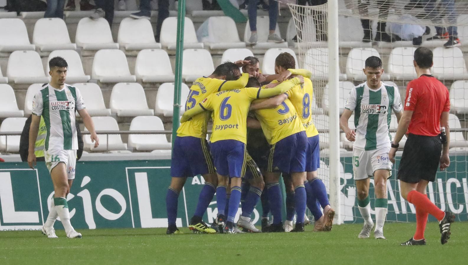 La derrota del Córdoba CF ante el Cádiz (1-3), en imágenes