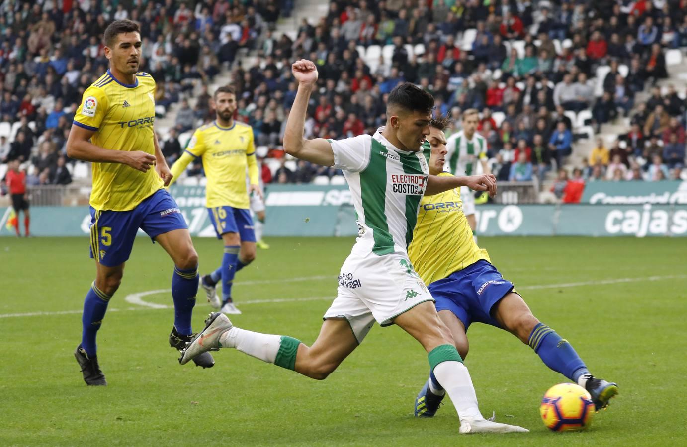 La derrota del Córdoba CF ante el Cádiz (1-3), en imágenes