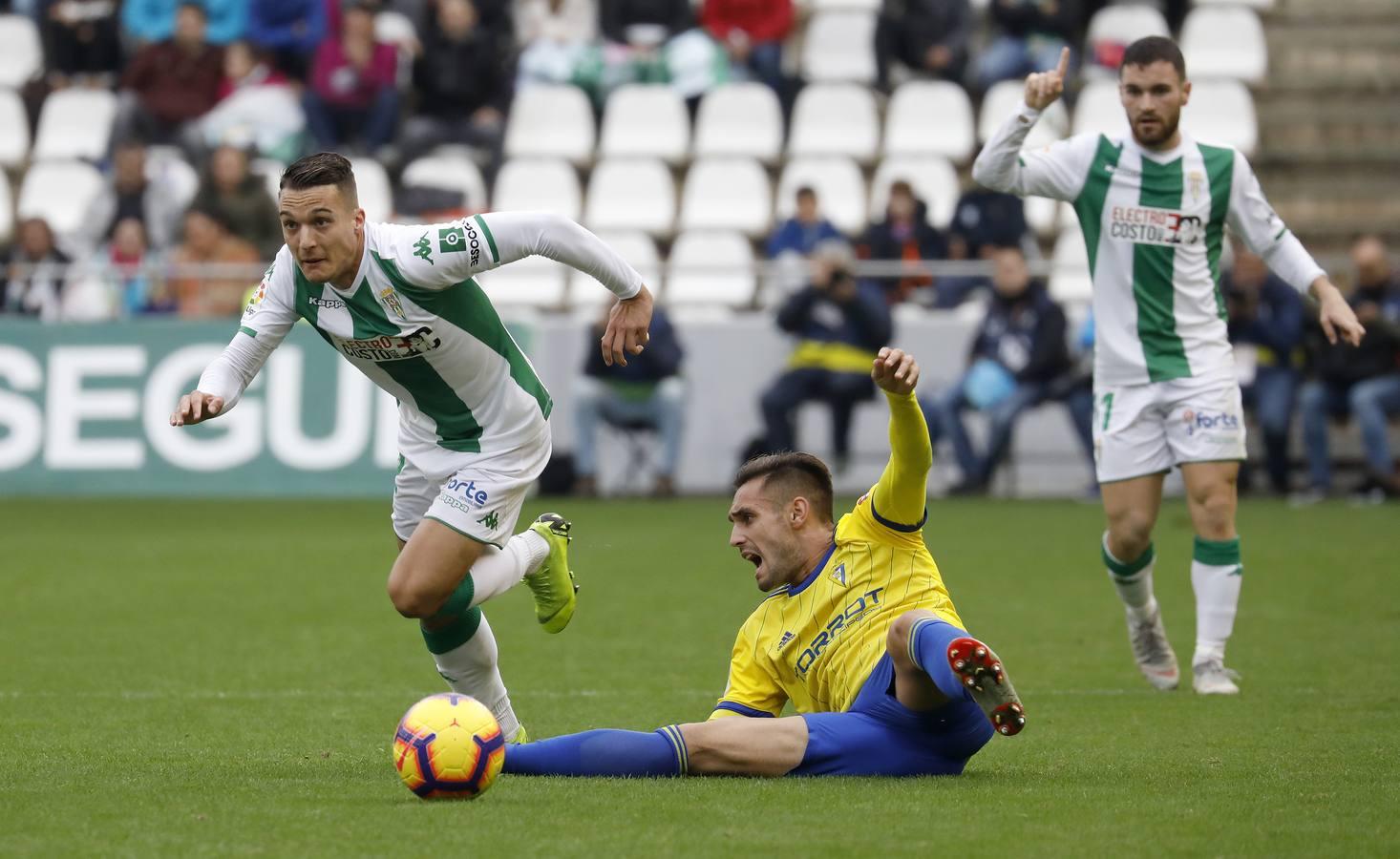 La derrota del Córdoba CF ante el Cádiz (1-3), en imágenes