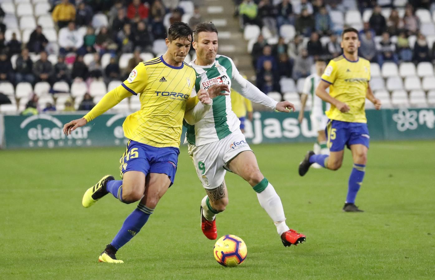 La derrota del Córdoba CF ante el Cádiz (1-3), en imágenes