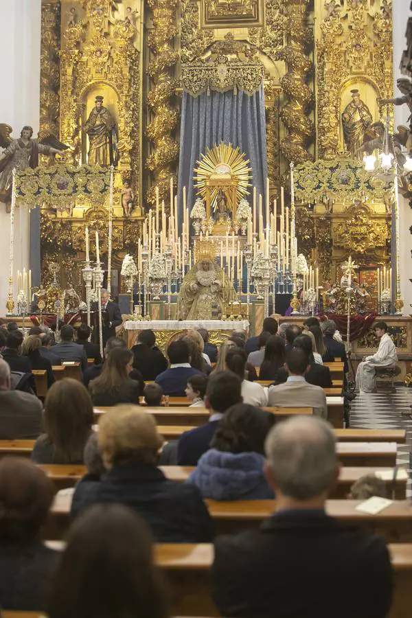 La bendición de la nueva bambalina de la Virgen de la Trinidad de Córdoba, en imágenes