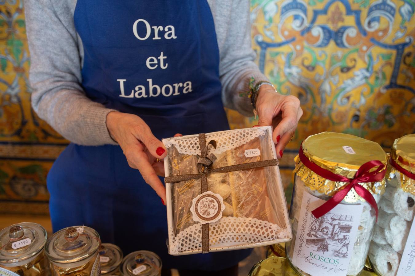 Fotogalería: Arranca el tradicional mercadillo de dulces de convento de clausura