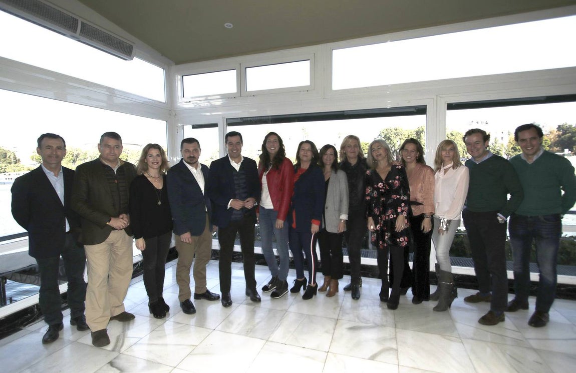 En imágenes, el PP andaluz celebra con los medios la Navidad... y el nuevo panorama político