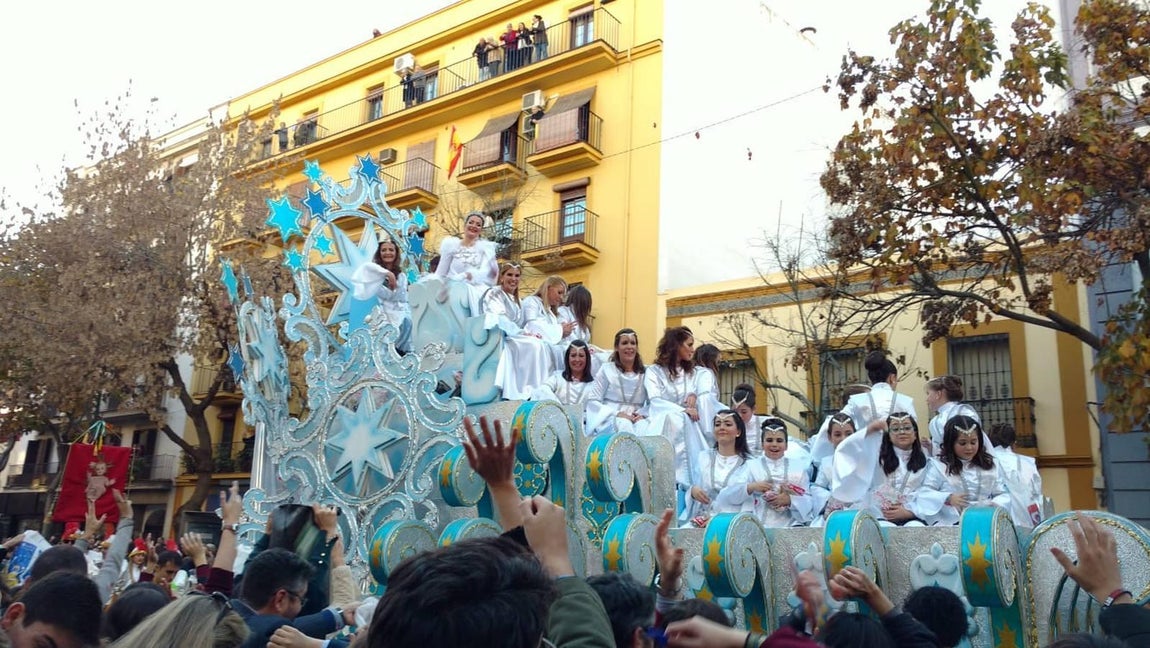 Las mejores imágenes de las primeras horas de la Cabalgata de Reyes Magos 2019 de Sevilla