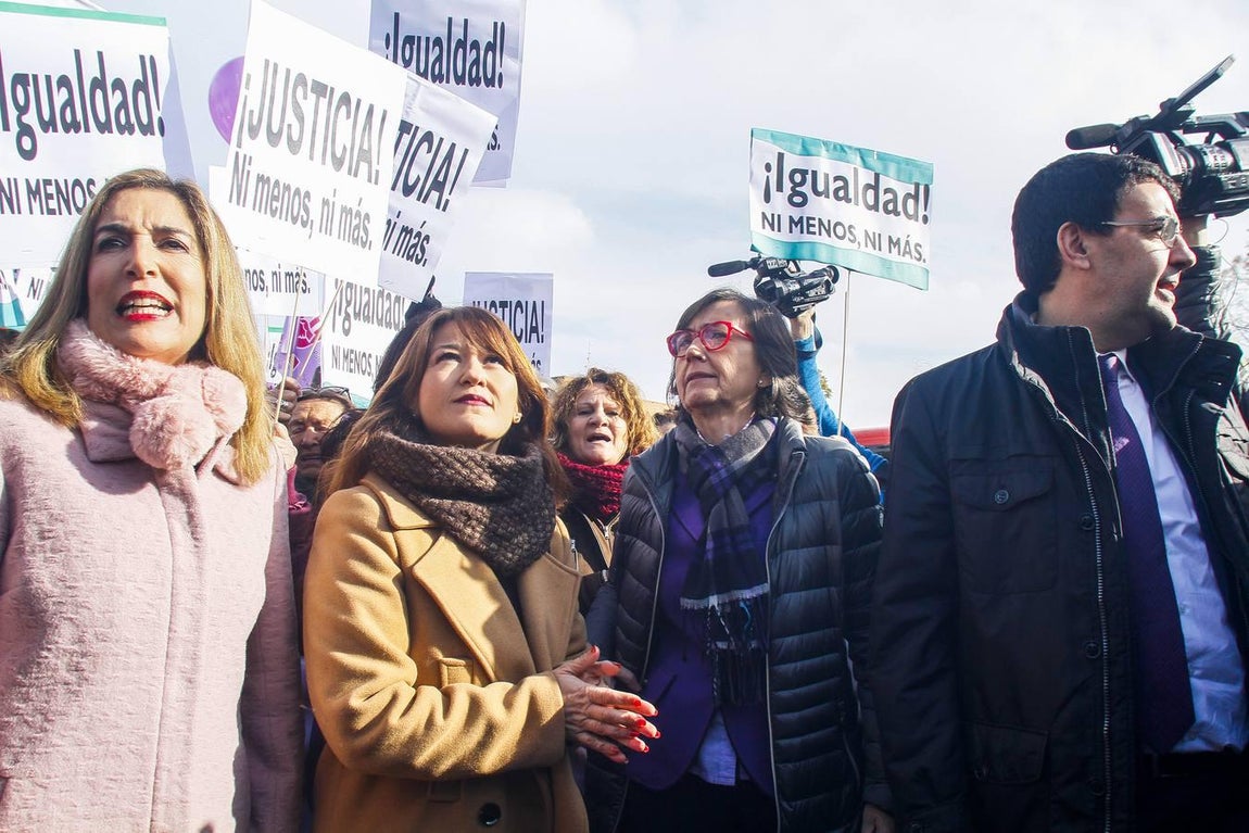 Protestas feministas frente al Parlamento andaluz