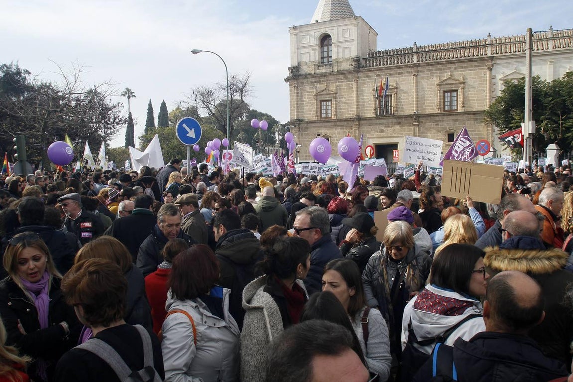 Protestas feministas frente al Parlamento andaluz
