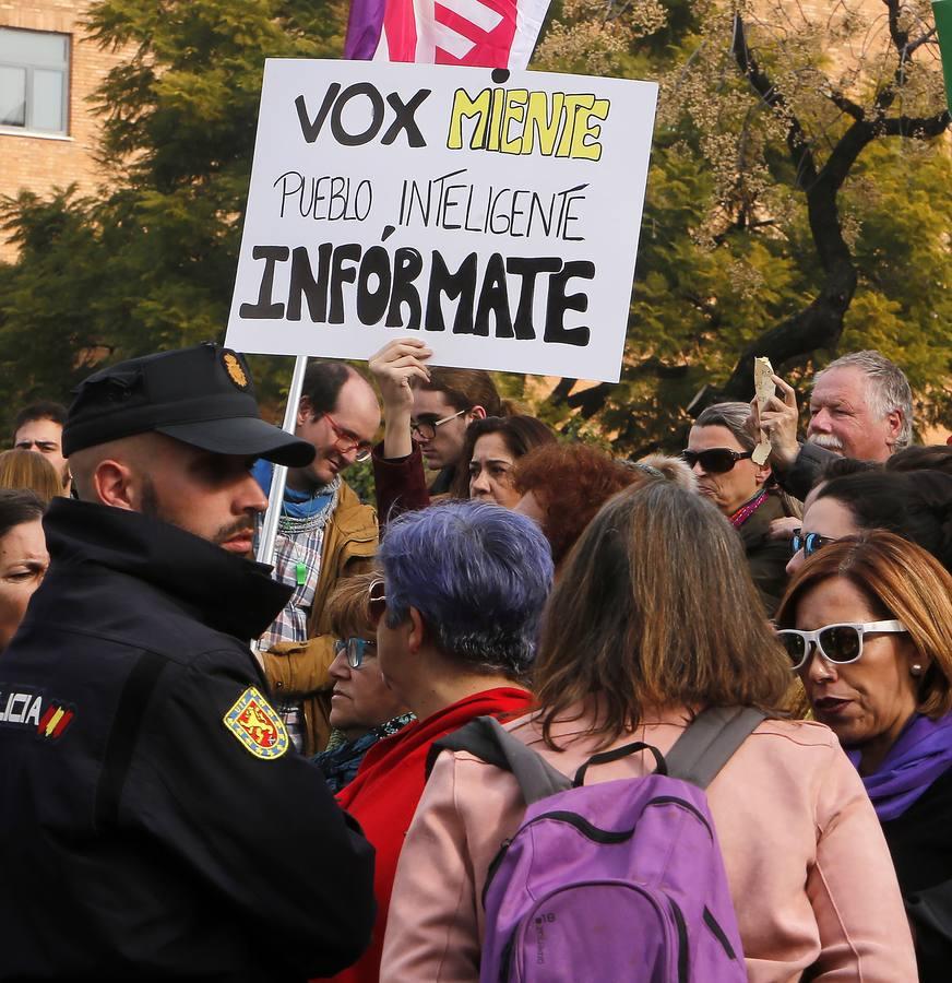Protestas feministas frente al Parlamento andaluz