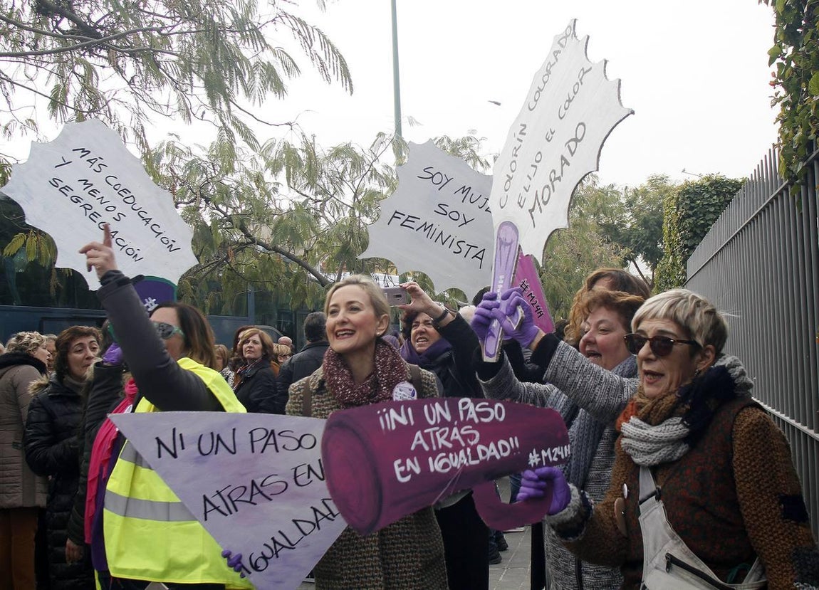 Protestas feministas frente al Parlamento andaluz