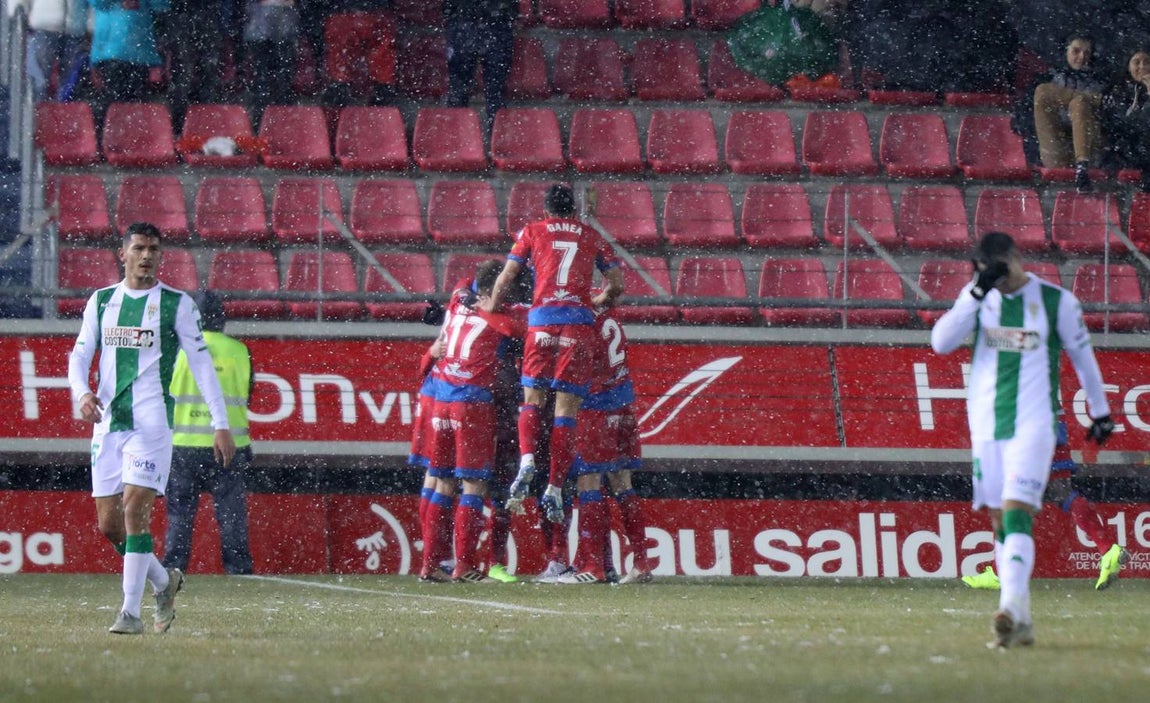 Las mejores imágenes del Numancia-Córdoba en plena nevada
