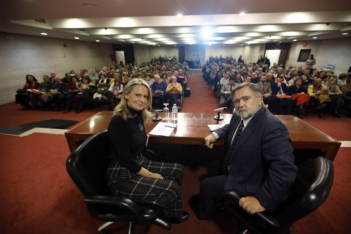 El Foro Cultural de ABC Córdoba con Isabel San Sebastián, en imágenes