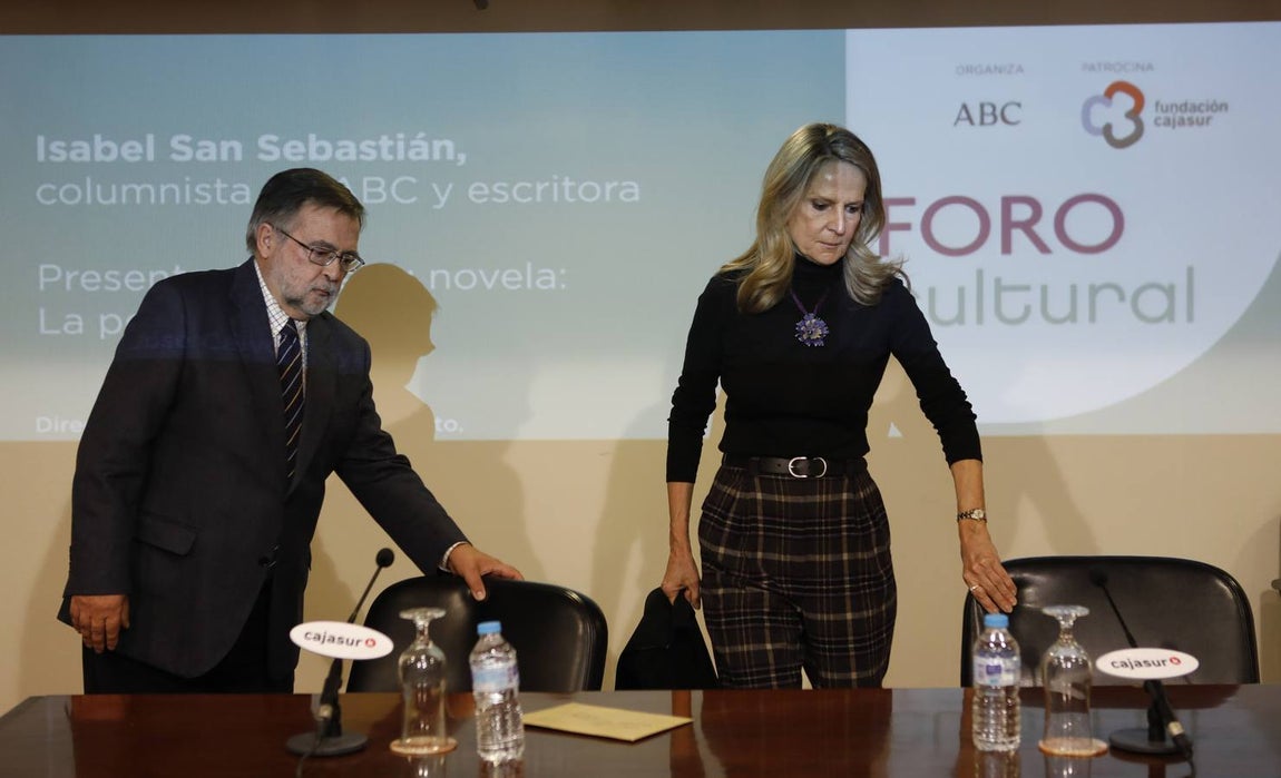 El Foro Cultural de ABC Córdoba con Isabel San Sebastián, en imágenes