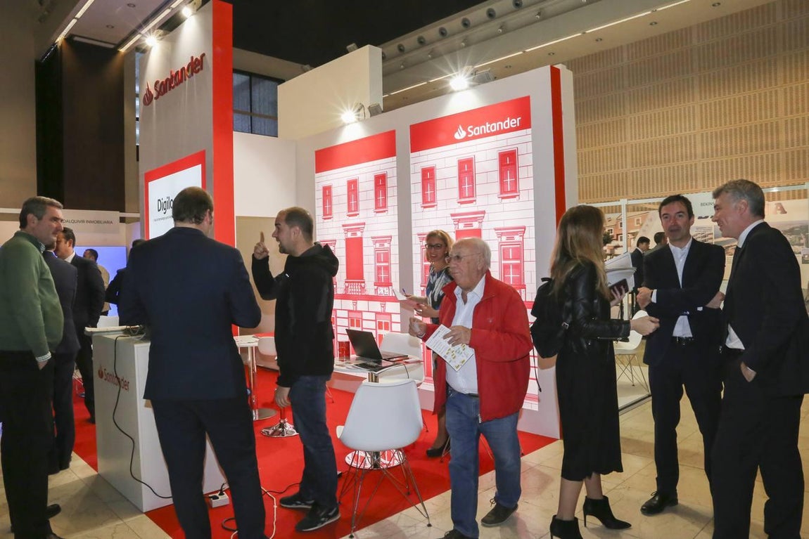 Expositores en el salón inmobiliario Welcome Home Sevilla