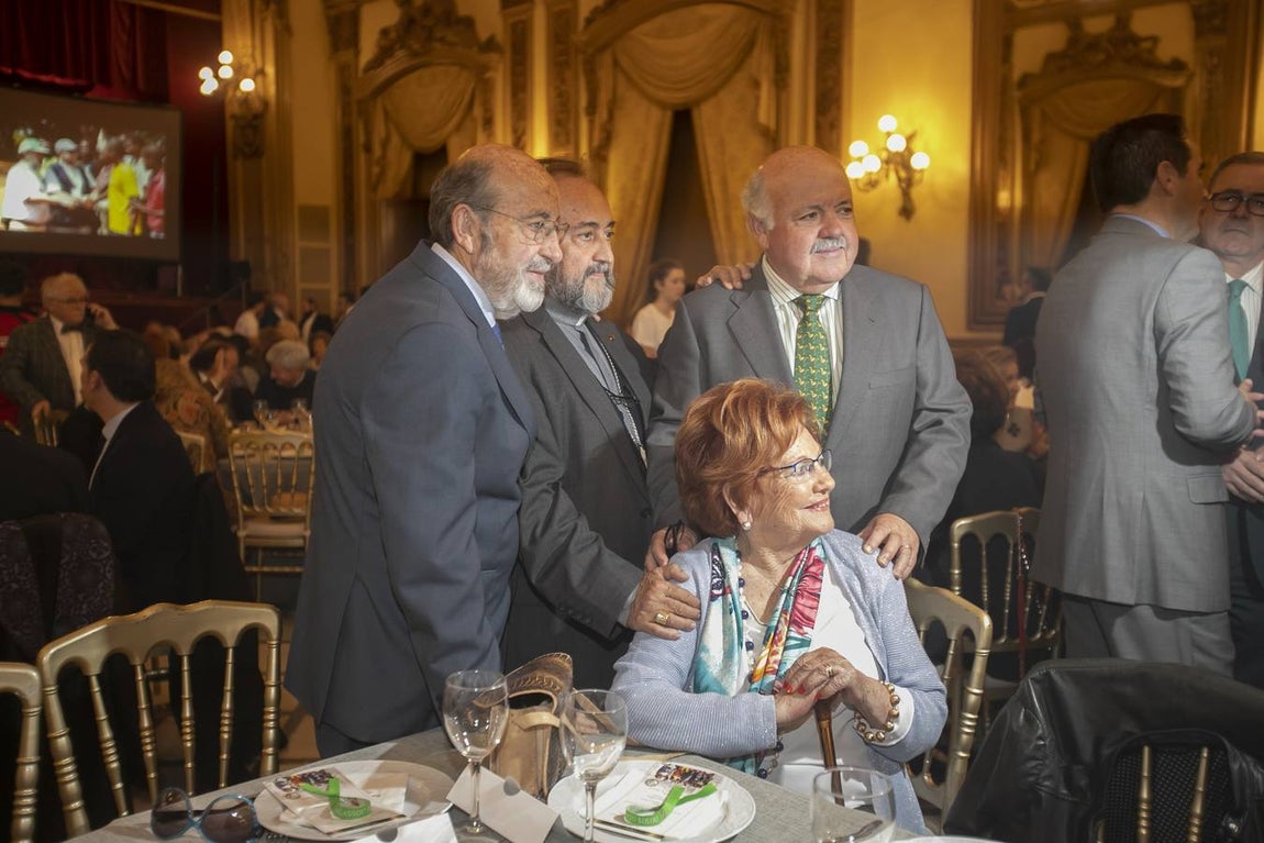 La comida solidaria de la Fundación Bangassou, en imágenes