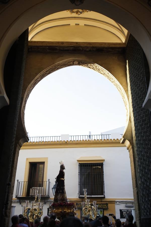 El Vía Crucis de las cofradías de Córdoba con el Señor del Perdón, en imágenes
