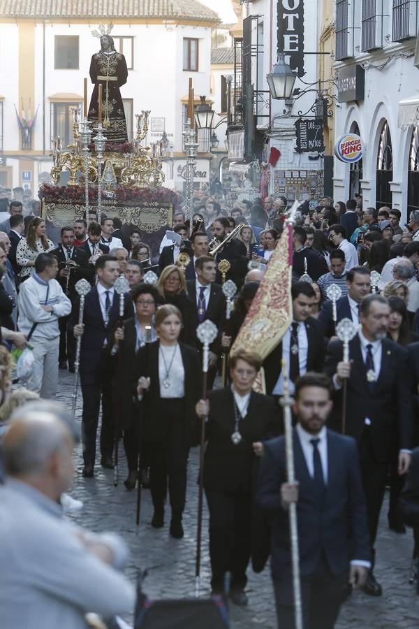 El Vía Crucis de las cofradías de Córdoba con el Señor del Perdón, en imágenes