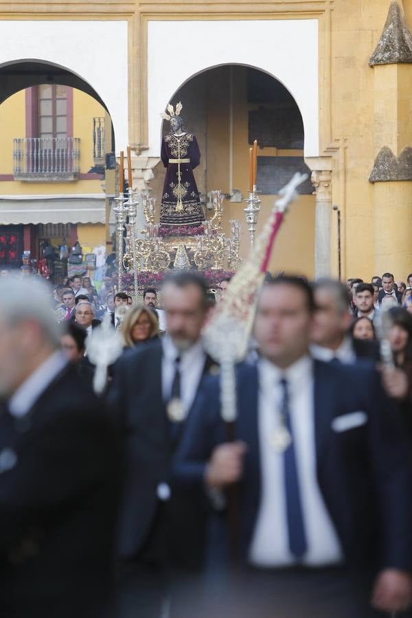 El Vía Crucis de las cofradías de Córdoba con el Señor del Perdón, en imágenes