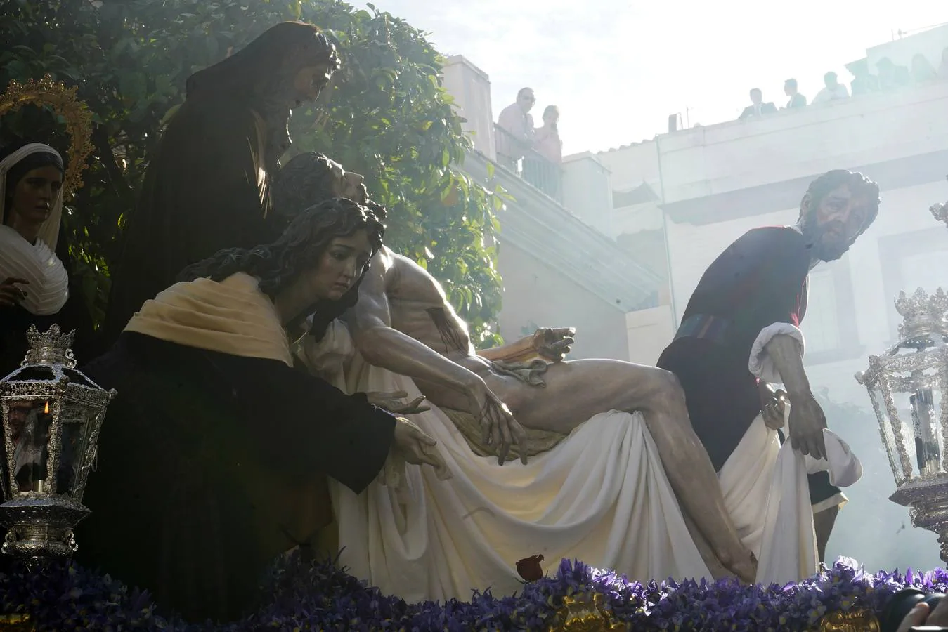 En imágenes, Santa Marta da testimonio de fe y caridad el Lunes Santo