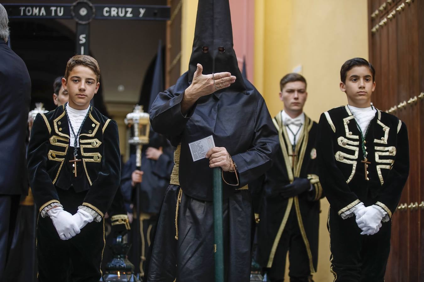 La solemne belleza de la Vera Cruz el Lunes Santo de Sevilla 2019