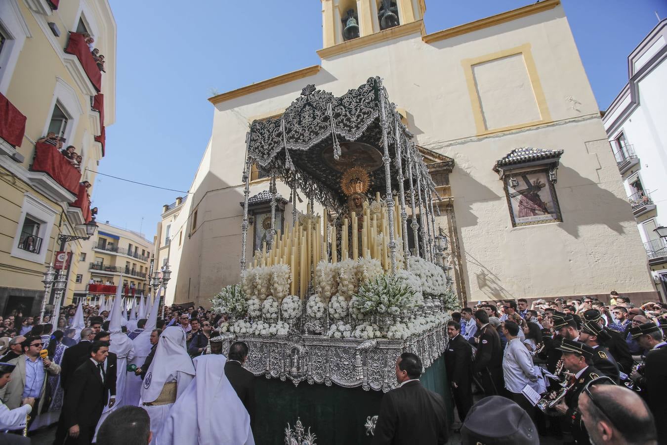 La belleza de la salida de La Candelaria este Martes Santo