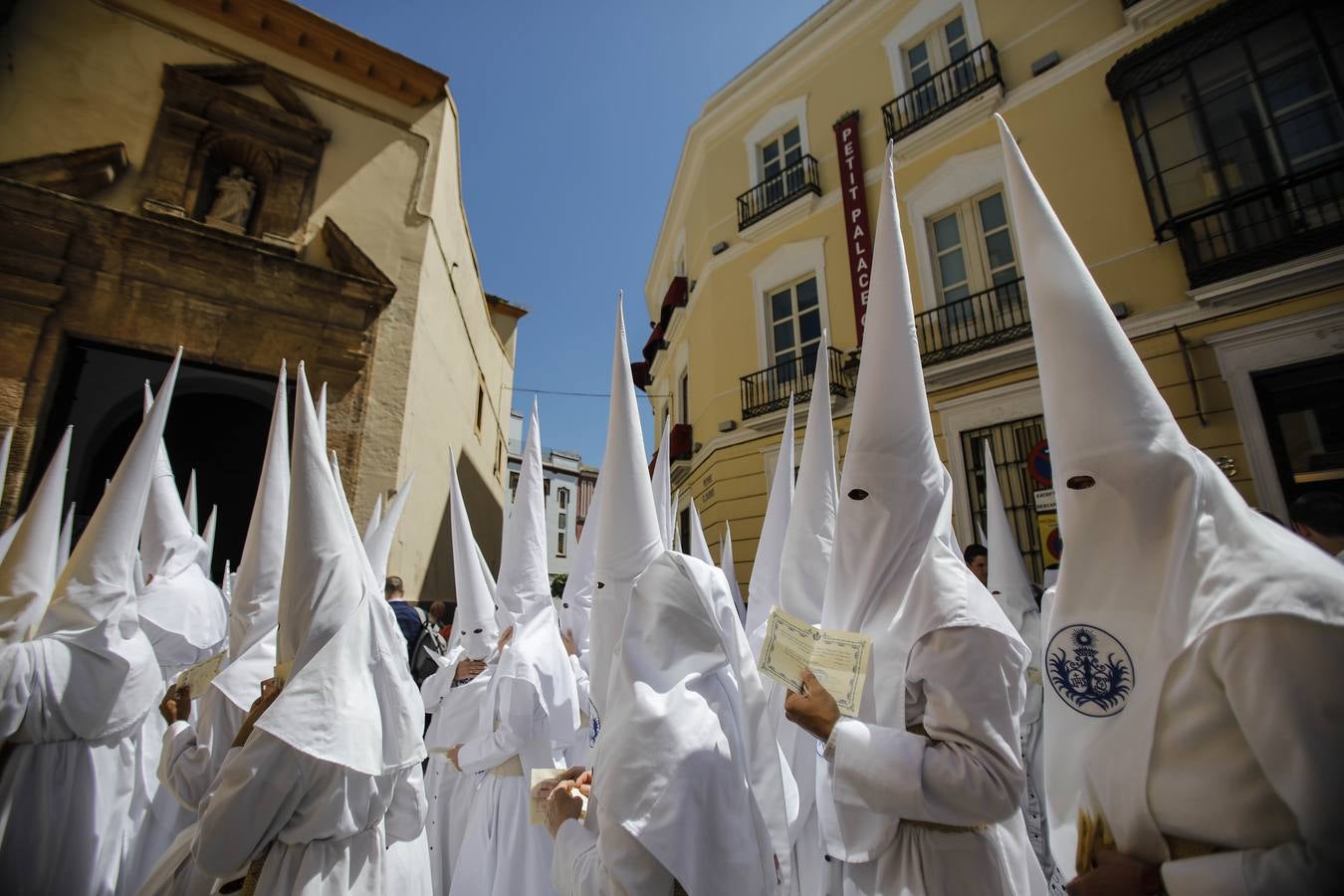 La belleza de la salida de La Candelaria este Martes Santo