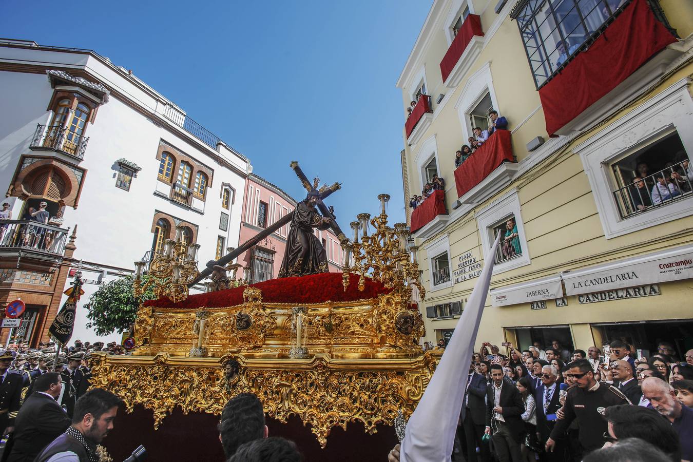La belleza de la salida de La Candelaria este Martes Santo